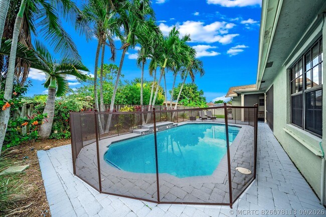 Foto del edificio - 574 Juniper Pl