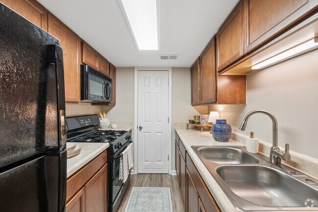 Modelo 1 habitación, 1 baño - 650 pies cuadrados - Cocina - Main Street on the Monon