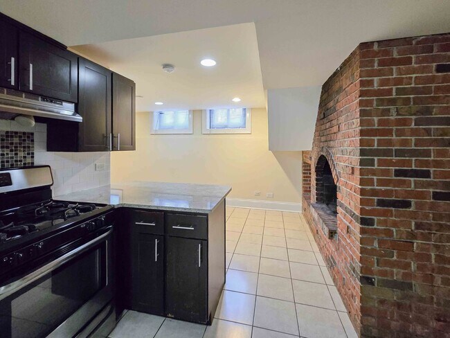 Foto del edificio - 877 W Lill Ave