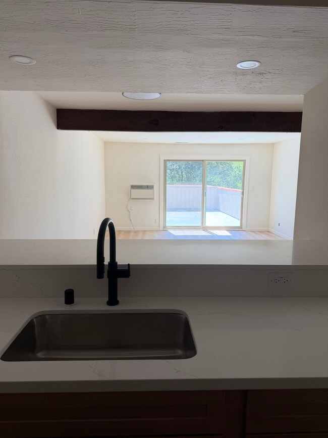 Building Photo - 2038 Ascot Dr