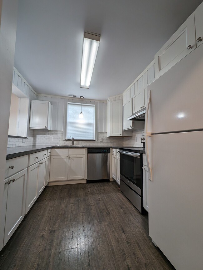 Kitchen - 904 N 23rd St