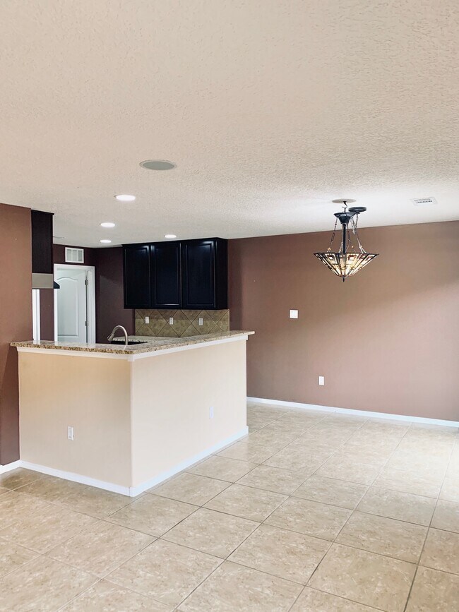 Foto del edificio - 10847 Fort Point Ln NE