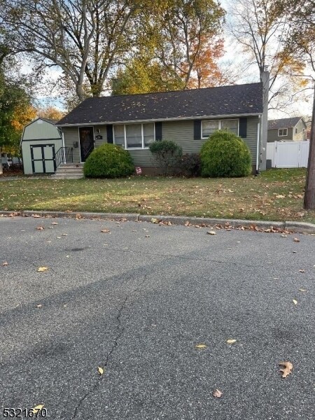 Primary Photo - 70 Fernwood Crescent