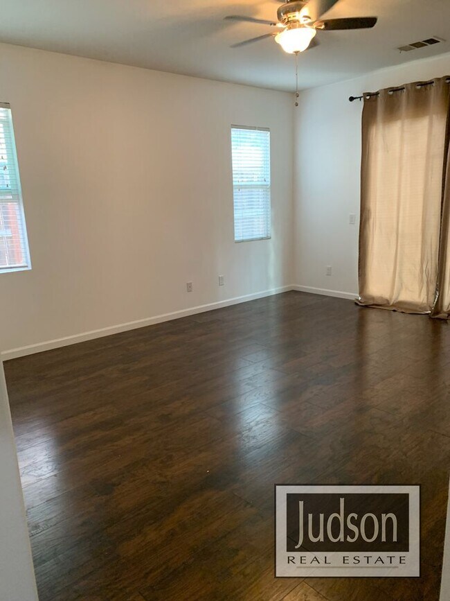 Building Photo - 31519 McCartney Dr
