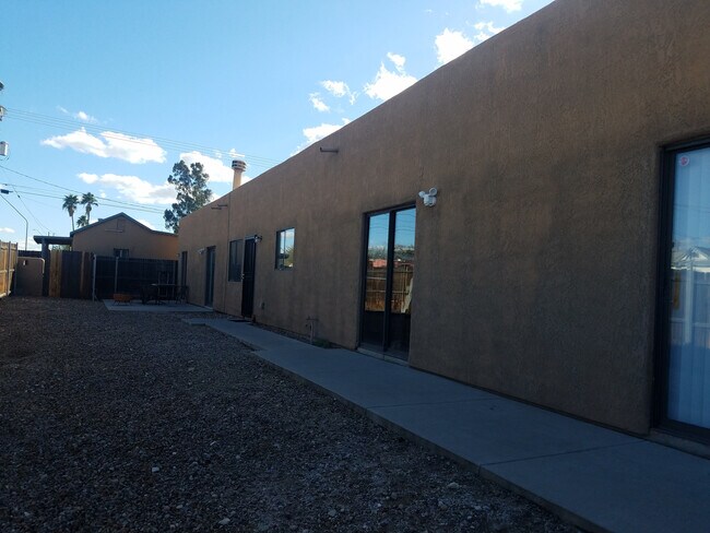 Building Photo - 1643 N Euclid Ave