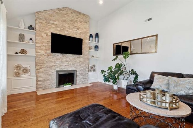 Building Photo - 14 Liberty Ave