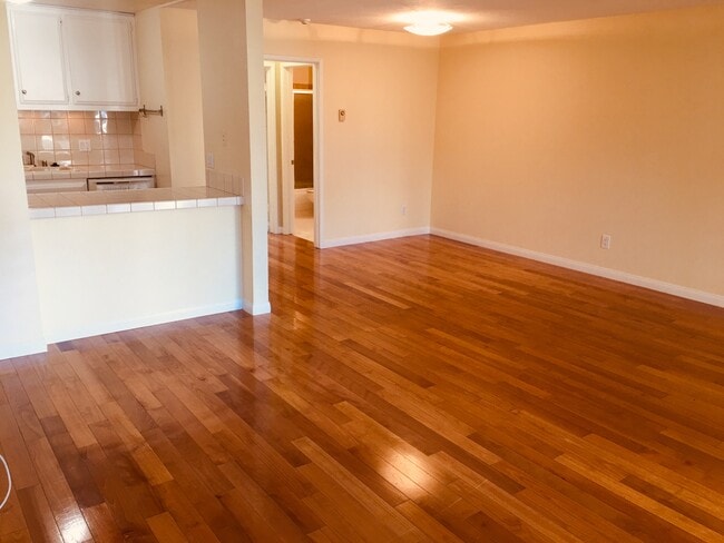 Building Photo - 906 Camino Real
