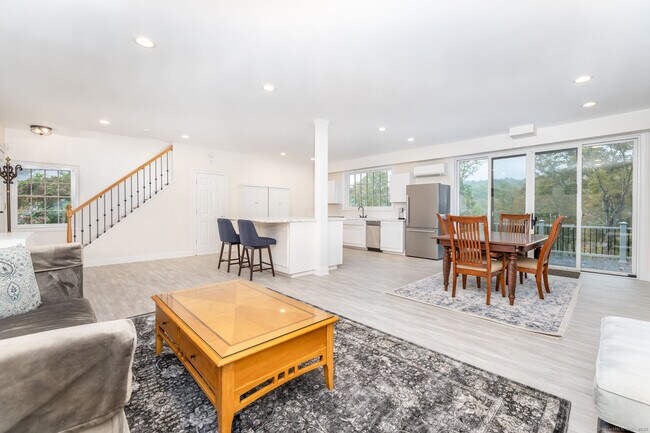 Foto del edificio - 235 White Deer Rocks Rd