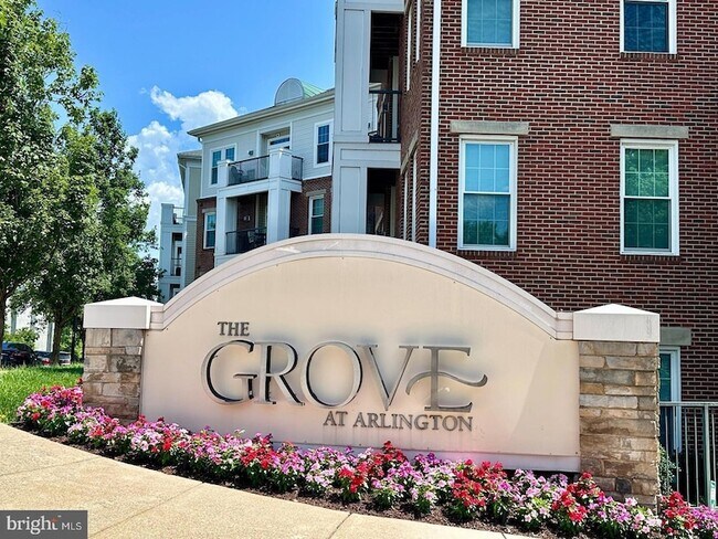 Foto del edificio - 2465 Army Navy Dr