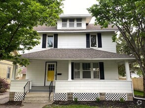 Building Photo - 1431 1st St SW