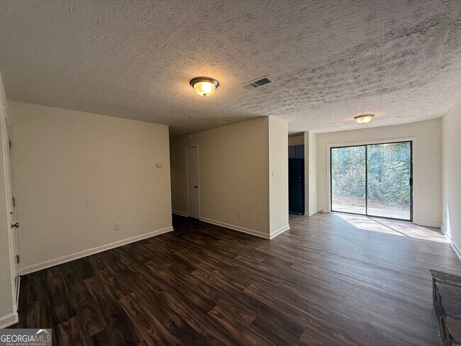 Foto del edificio - 540 Rustwood Dr