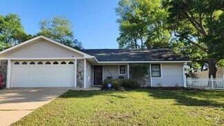 Building Photo - 214 Hickory Glen
