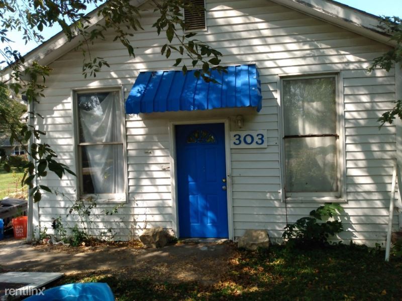 Primary Photo - 4 br, 1 bath House - 303 Barr St.