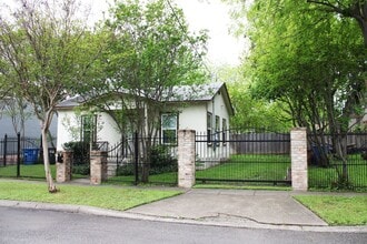 Building Photo - 415 Kendall St