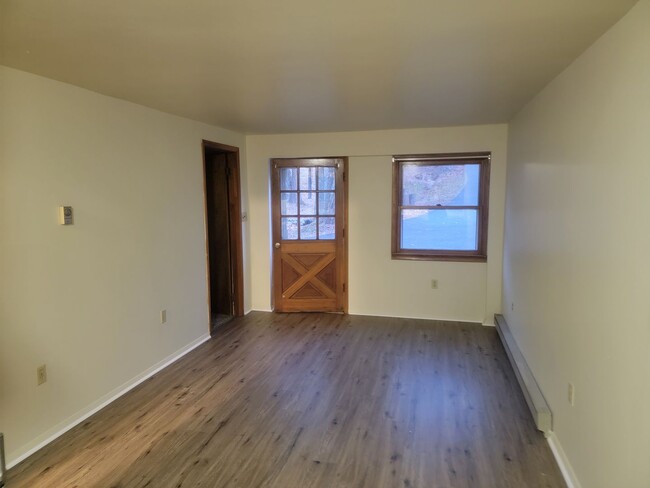Foto del edificio - 4036-4038 Manor Drive