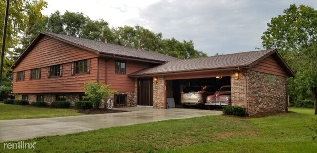 Building Photo - 4 br, 3 bath House - 12409 85th Ave