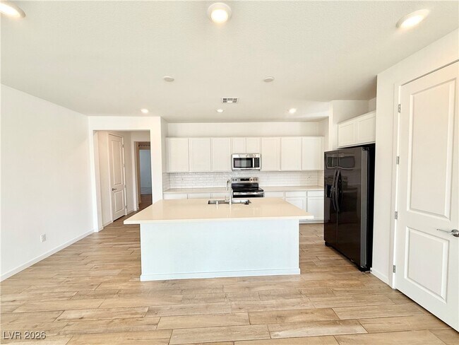 Building Photo - 5407 Splendido Ave