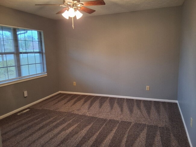 Building Photo - Cozy 3 Bed, 1 Bath House Minutes To Fort Knox