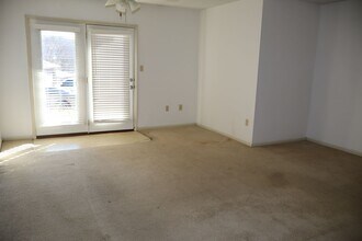 Building Photo - 506 Columbia Dr