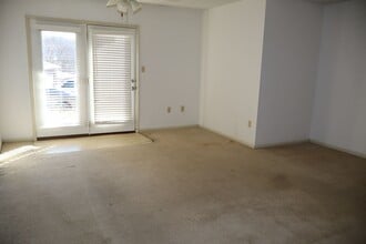 Building Photo - 506 Columbia Dr