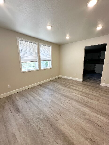 Foto del edificio - Garden Level Apartment Ready Now!