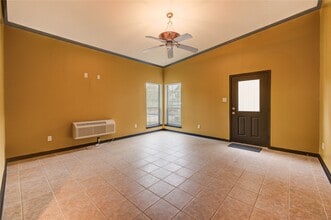 Building Photo - 303 Shady Glen Ln