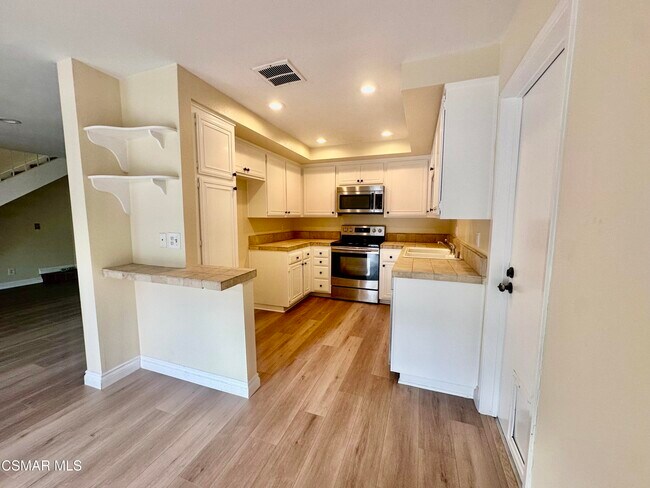 Foto del edificio - 3719 Summershore Ln