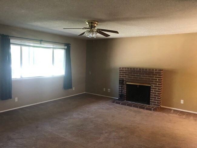 Foto del edificio - Charming 2 bed 1 bath duplex in Sacramento