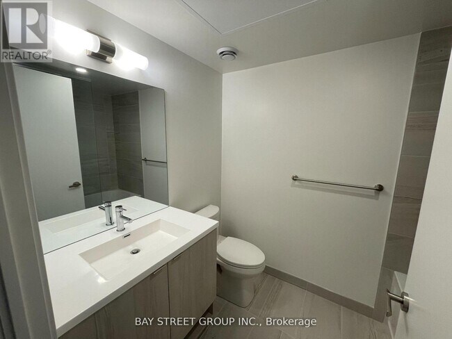 Building Photo - 138 Downes St