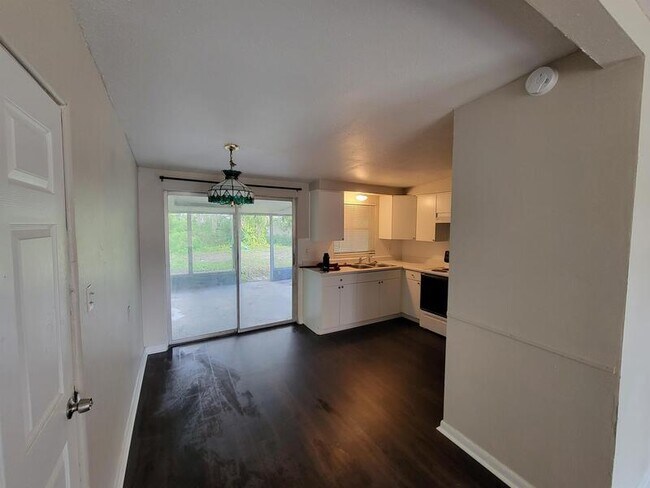 Building Photo - 6711 Sandra Dr