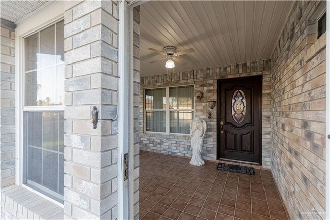 Building Photo - 2213 Lake View Dr