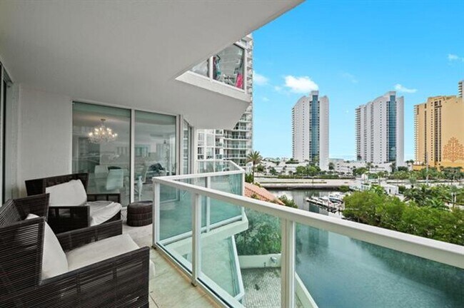 Foto del edificio - 200 Sunny Isles Blvd