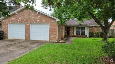 Building Photo - 3046 Mosby Dr