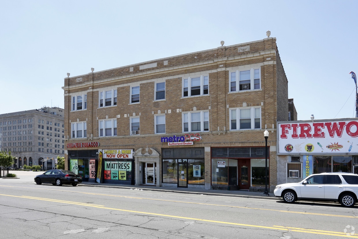 Building Photo - Sibley Apartments