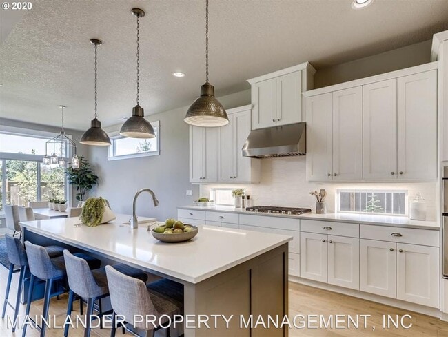 Building Photo - 4 br, 3 bath House - 27767 SW LARKSPUR TER...