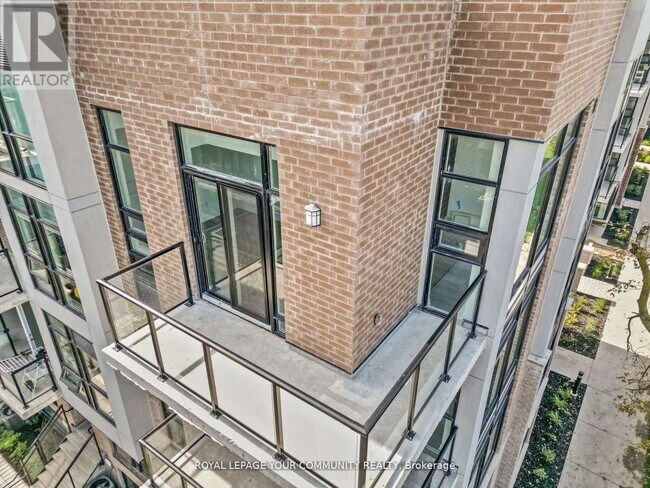 Photo du bâtiment - 3RD - 11-851 SHEPPARD AVENUE