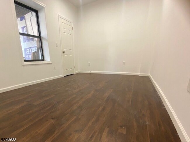 Foto del edificio - 40 Speedwell Ave