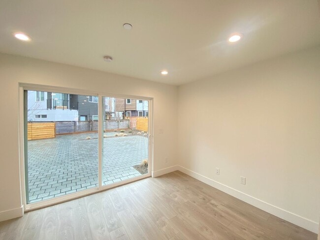 Building Photo - Nearly new 3B3B townhouse For Rent