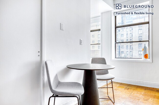Building Photo - 132 E 45th St