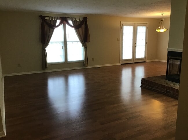 Building Photo - 9222 Champton Dr