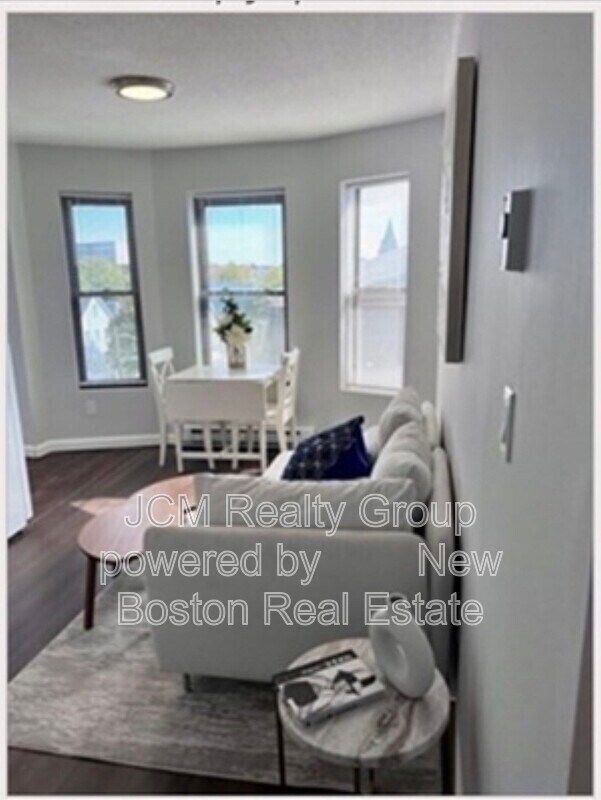 Building Photo - 56 Johnson St