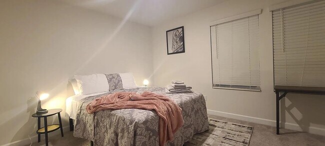Foto del edificio - Room in 3 Bedroom Home at Greenmarket St