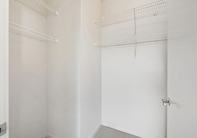 Foto del edificio - Modern Top-Floor Condo with Stunning Seattle Views
