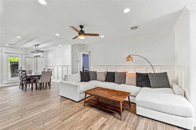 Building Photo - 515 Foxglove Ln