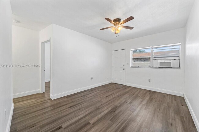 Foto del edificio - 15940 NE 19th Ct