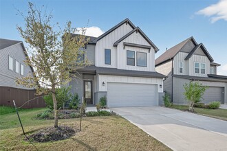 Building Photo - 16915 Chapel Knox Dr