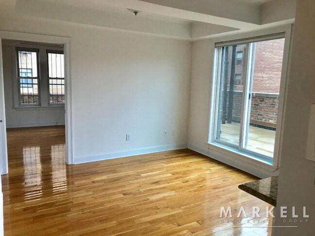 Building Photo - 340 W 87th St