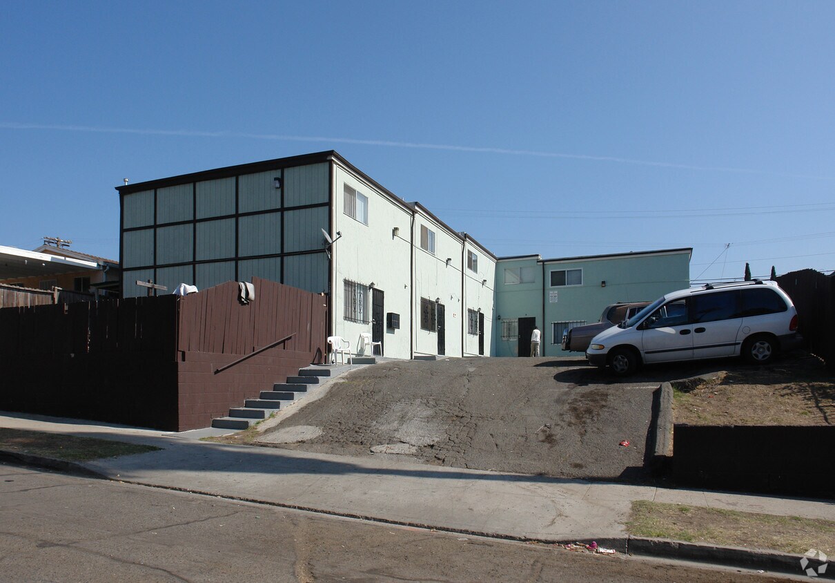 Primary Photo - 3205 Highland Ave