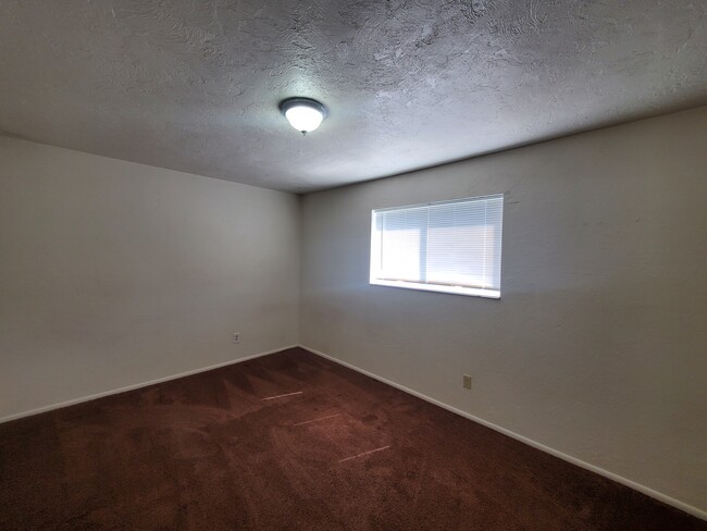 Building Photo - 1388 Ashment Ave
