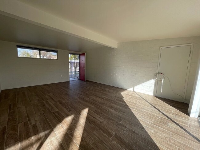 Building Photo - 1508 E Adelaide Dr